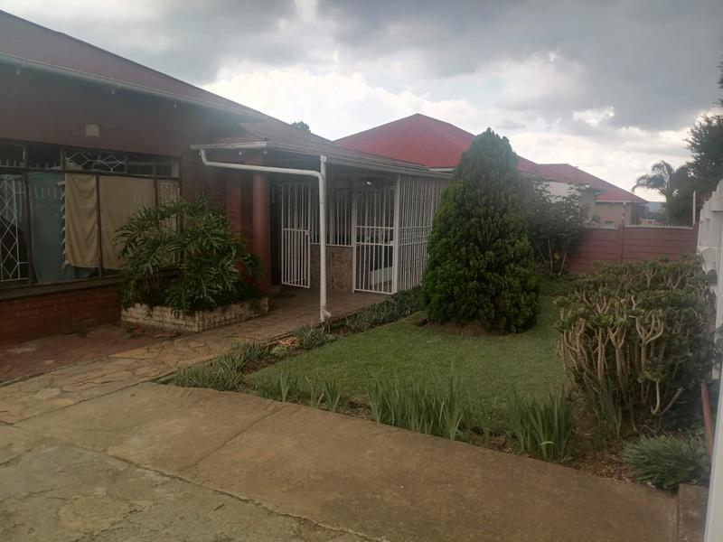 To Let 4 Bedroom Property for Rent in Rosettenville Gauteng