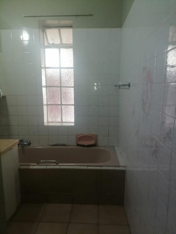 To Let 4 Bedroom Property for Rent in Rosettenville Gauteng