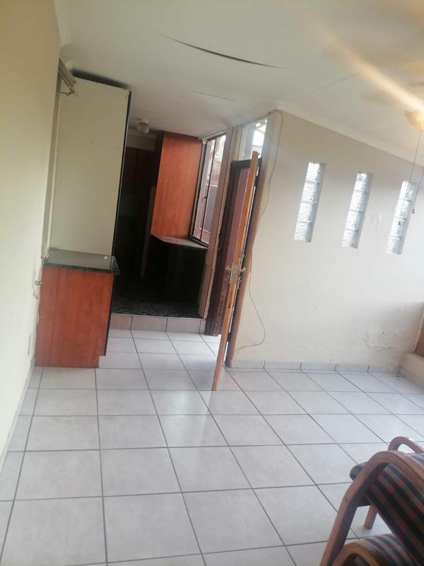 To Let 4 Bedroom Property for Rent in Rosettenville Gauteng