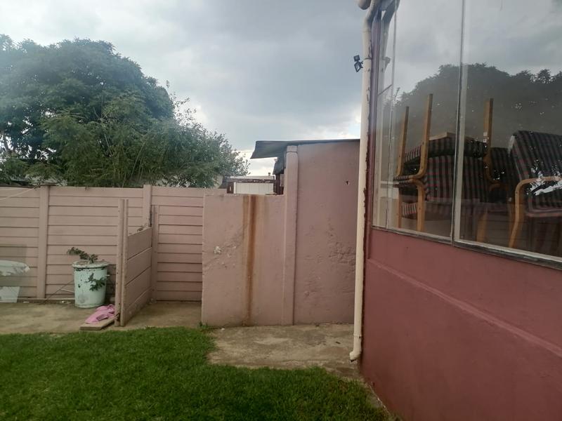 To Let 4 Bedroom Property for Rent in Rosettenville Gauteng