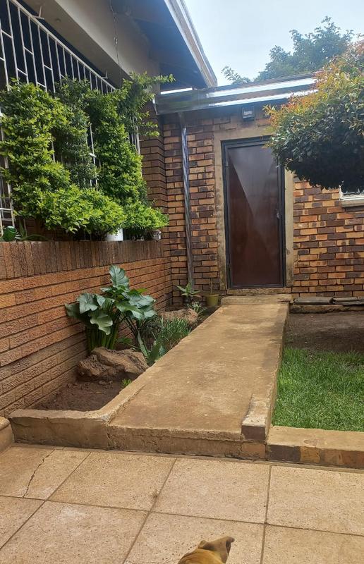 To Let 3 Bedroom Property for Rent in Chiawelo Gauteng