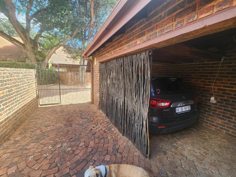 2 Bedroom Property for Sale in Pierre Van Ryneveld Gauteng