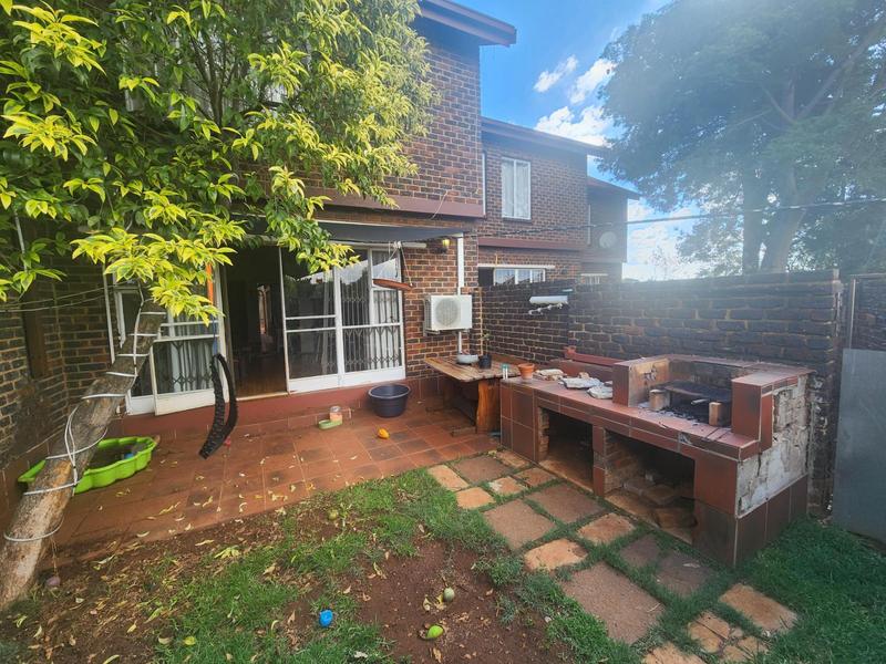 2 Bedroom Property for Sale in Pierre Van Ryneveld Gauteng