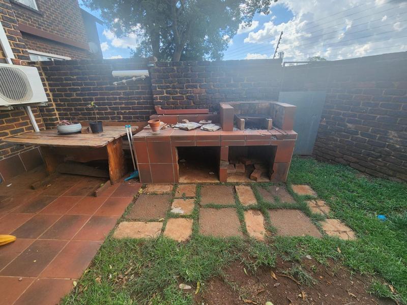 2 Bedroom Property for Sale in Pierre Van Ryneveld Gauteng