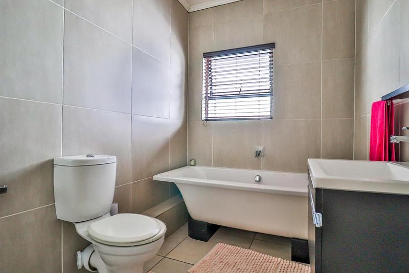 To Let 3 Bedroom Property for Rent in Greenstone Hill Gauteng