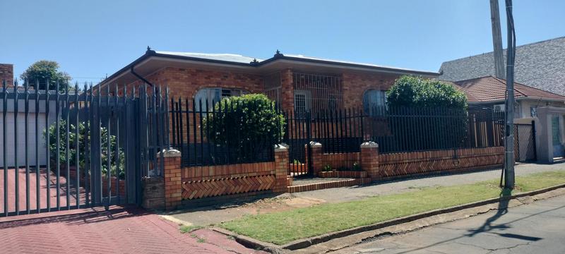 3 Bedroom Property for Sale in Crosby Gauteng