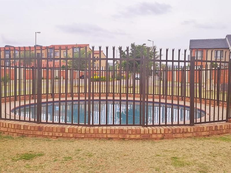 To Let 2 Bedroom Property for Rent in The Orchards Gauteng