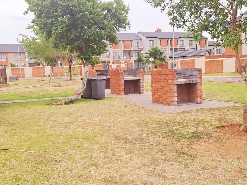 To Let 2 Bedroom Property for Rent in The Orchards Gauteng