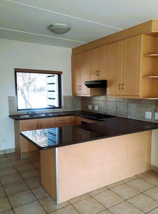 To Let 2 Bedroom Property for Rent in Fourways Gauteng