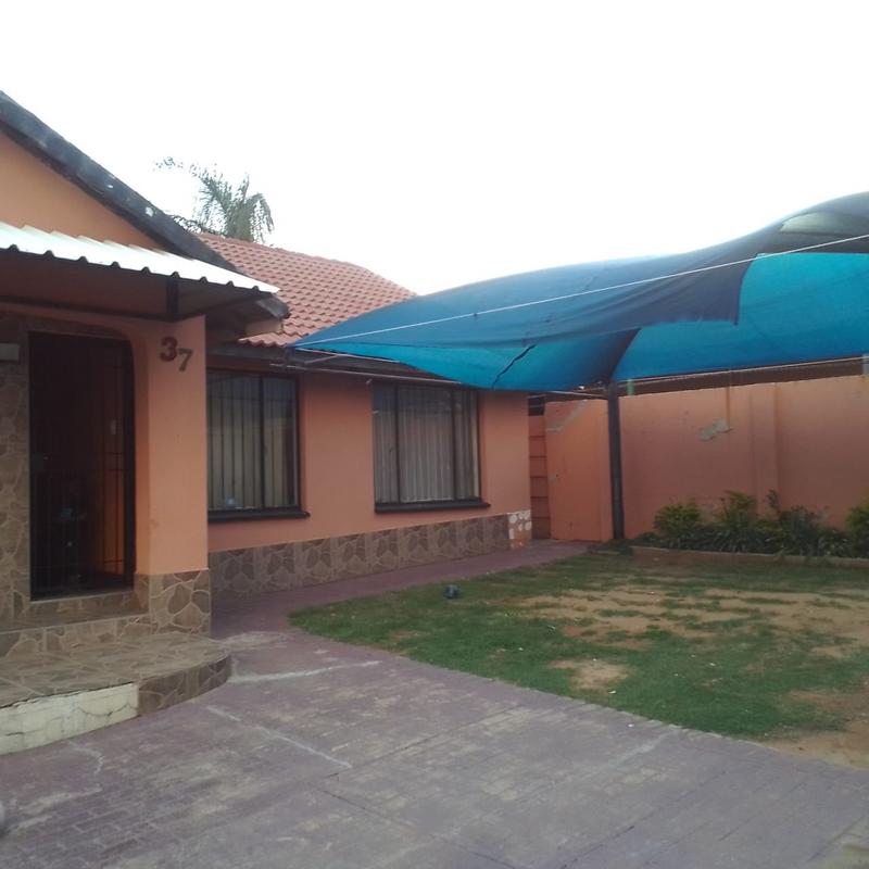 To Let 3 Bedroom Property for Rent in Tulisa Park Gauteng