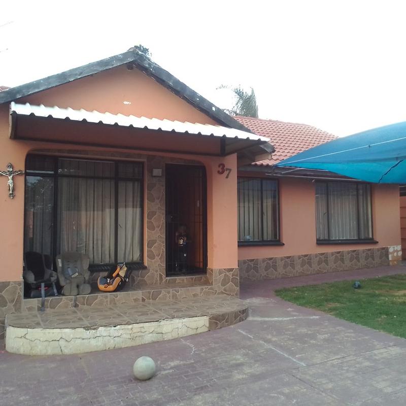 To Let 3 Bedroom Property for Rent in Tulisa Park Gauteng