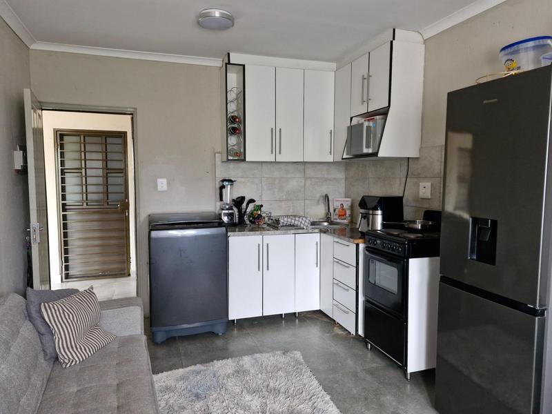 To Let 1 Bedroom Property for Rent in Birch Acres Gauteng