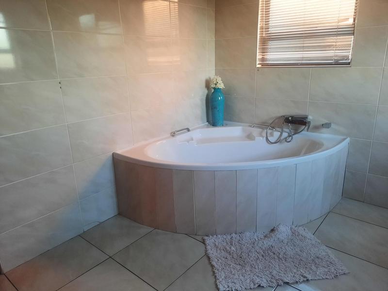 To Let 5 Bedroom Property for Rent in Vanderbijlpark SE 4 Gauteng