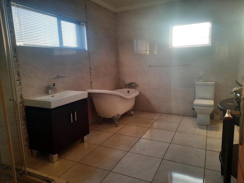 To Let 5 Bedroom Property for Rent in Vanderbijlpark SE 4 Gauteng