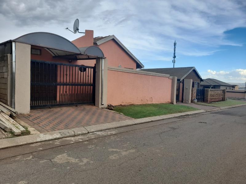 To Let 5 Bedroom Property for Rent in Vosloorus Gauteng