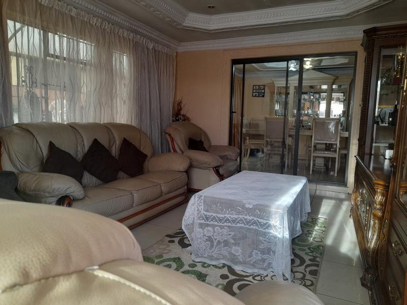 To Let 5 Bedroom Property for Rent in Vosloorus Gauteng