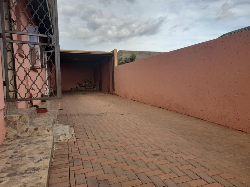 To Let 5 Bedroom Property for Rent in Vosloorus Gauteng