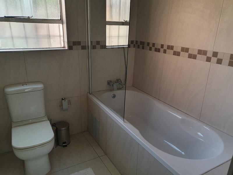 To Let 2 Bedroom Property for Rent in Atholl Gardens Gauteng