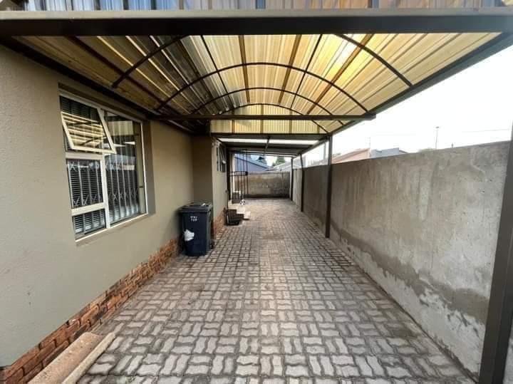 3 Bedroom Property for Sale in Protea North Gauteng