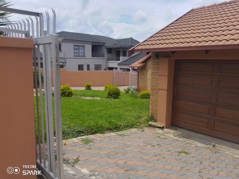 To Let 3 Bedroom Property for Rent in Country View Gauteng