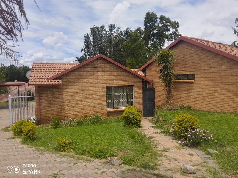 To Let 3 Bedroom Property for Rent in Country View Gauteng