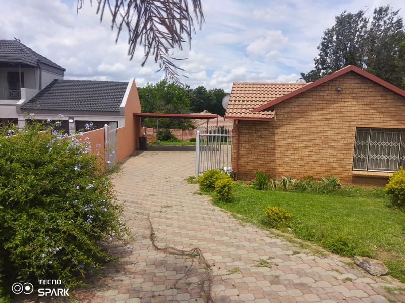 To Let 3 Bedroom Property for Rent in Country View Gauteng