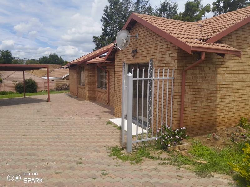 To Let 3 Bedroom Property for Rent in Country View Gauteng