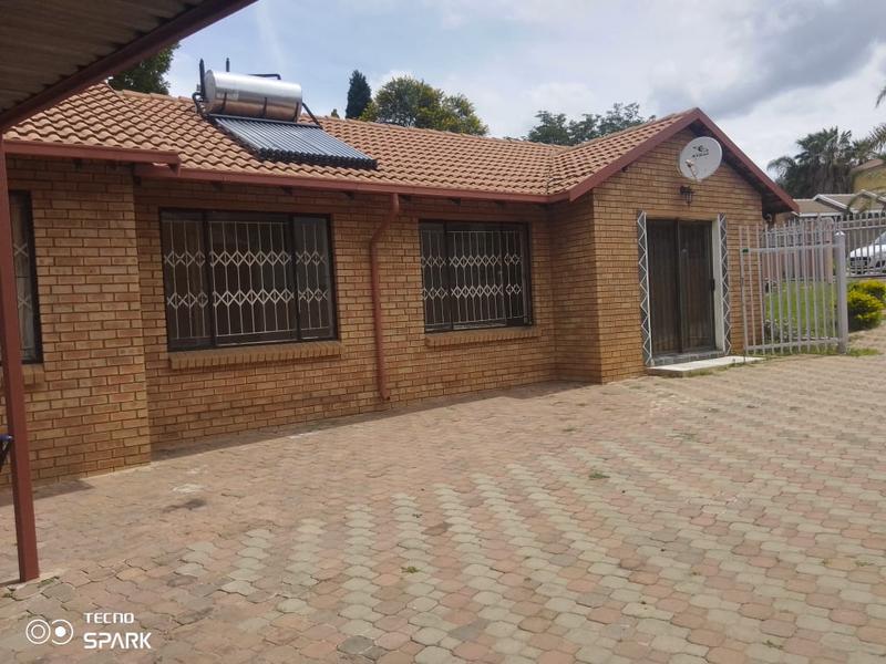 To Let 3 Bedroom Property for Rent in Country View Gauteng