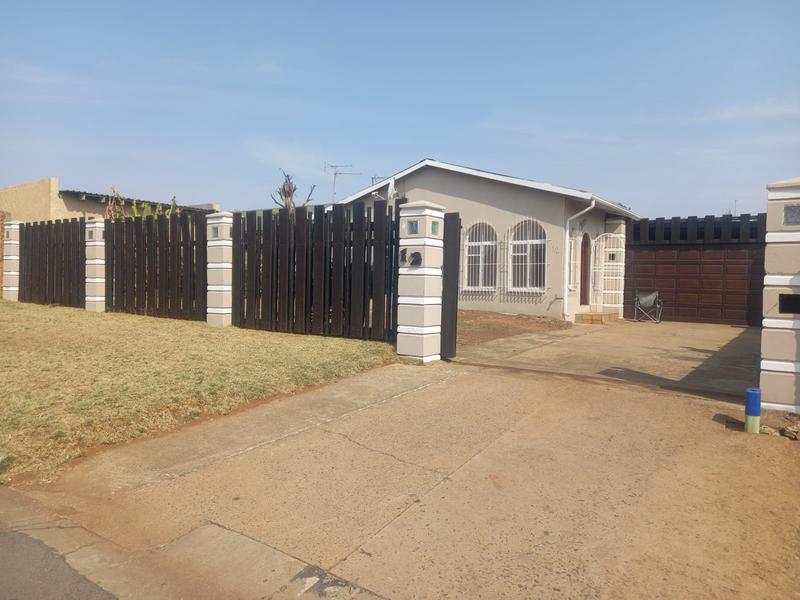 4 Bedroom Property for Sale in Meadowdale Gauteng