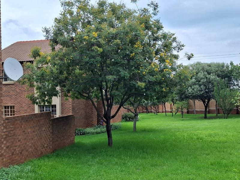 To Let 2 Bedroom Property for Rent in Mooikloof Ridge Gauteng