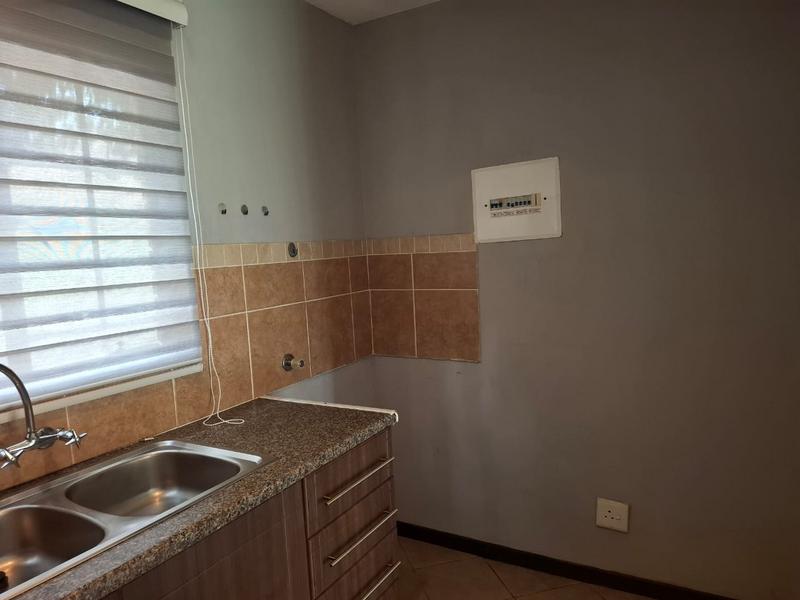 To Let 2 Bedroom Property for Rent in Mooikloof Ridge Gauteng