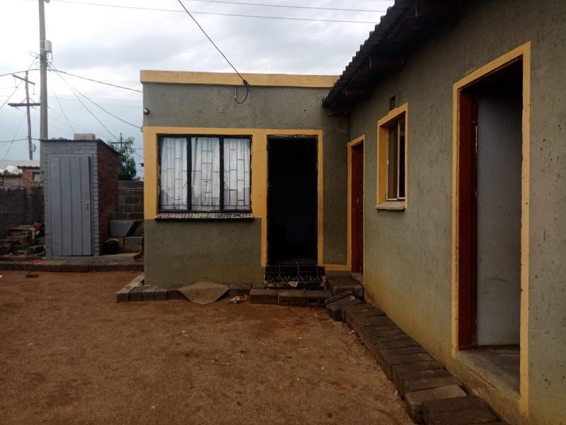 1 Bedroom Property for Sale in Zonkezizwe Gauteng