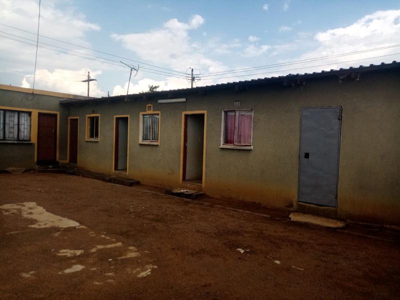 1 Bedroom Property for Sale in Zonkezizwe Gauteng