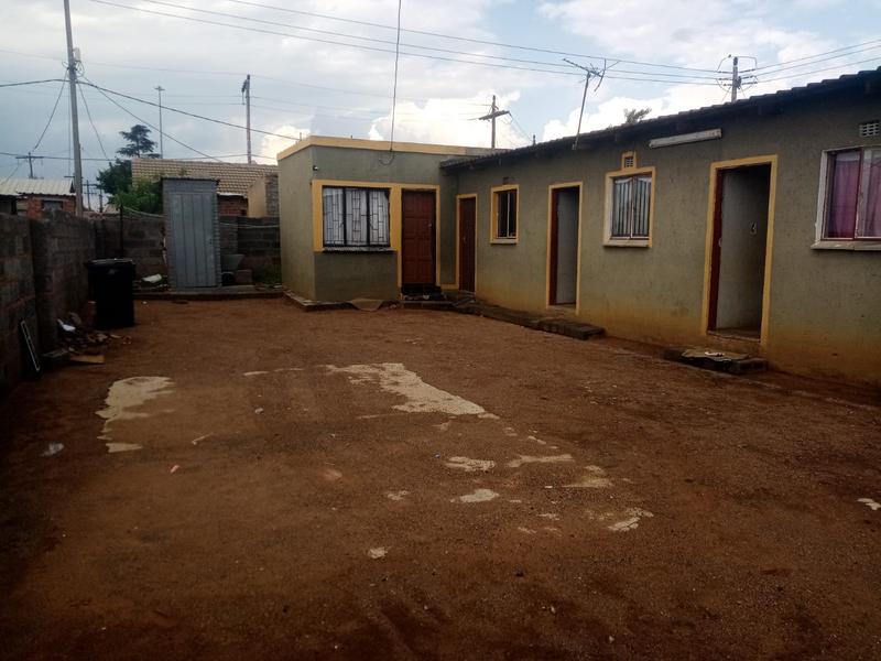 1 Bedroom Property for Sale in Zonkezizwe Gauteng