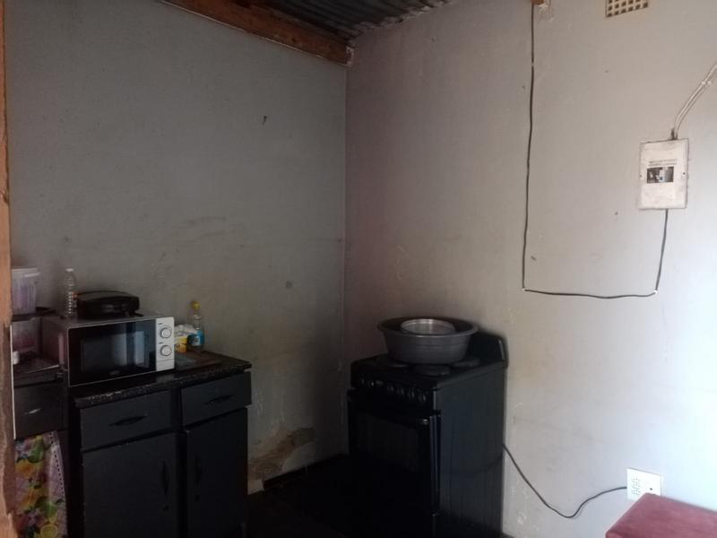 1 Bedroom Property for Sale in Zonkezizwe Gauteng