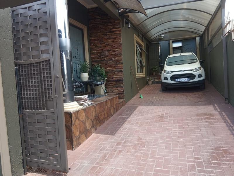 2 Bedroom Property for Sale in Diepkloof Zone 6 Gauteng