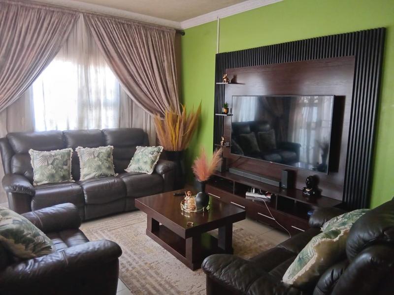 2 Bedroom Property for Sale in Diepkloof Zone 6 Gauteng