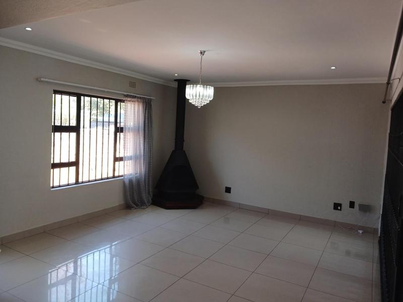 To Let 4 Bedroom Property for Rent in Weltevreden Park Gauteng