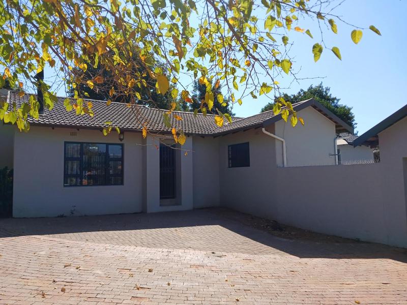 To Let 4 Bedroom Property for Rent in Weltevreden Park Gauteng