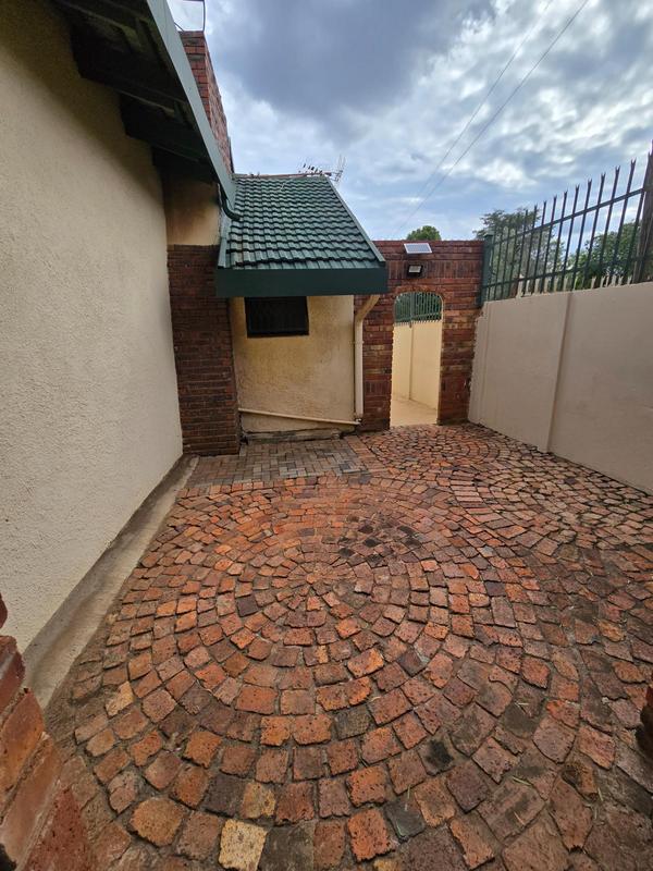 5 Bedroom Property for Sale in Erasmia Gauteng