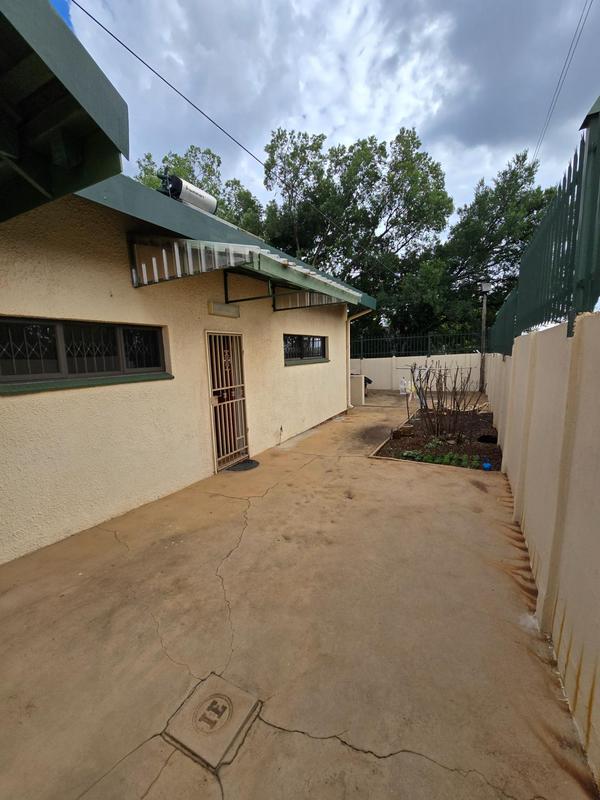 5 Bedroom Property for Sale in Erasmia Gauteng