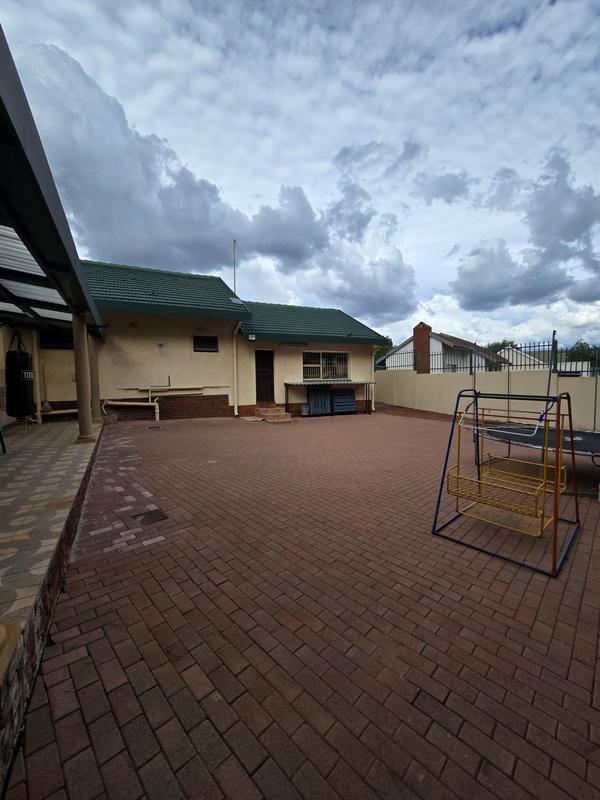 5 Bedroom Property for Sale in Erasmia Gauteng