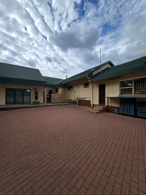 5 Bedroom Property for Sale in Erasmia Gauteng