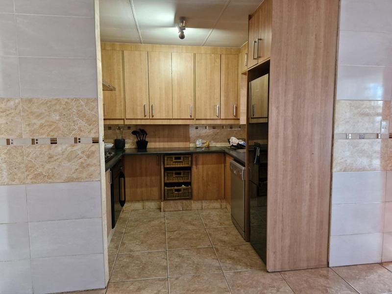 To Let 2 Bedroom Property for Rent in Birch Acres Gauteng