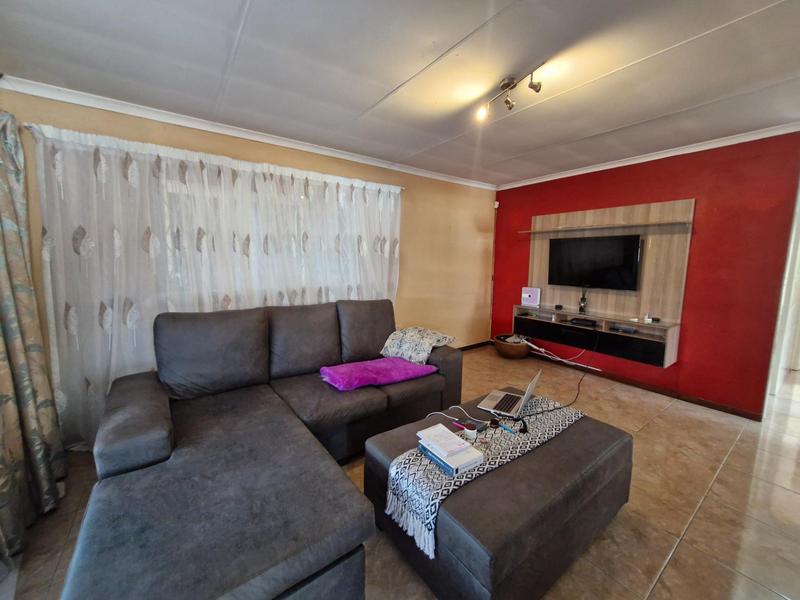 To Let 2 Bedroom Property for Rent in Birch Acres Gauteng