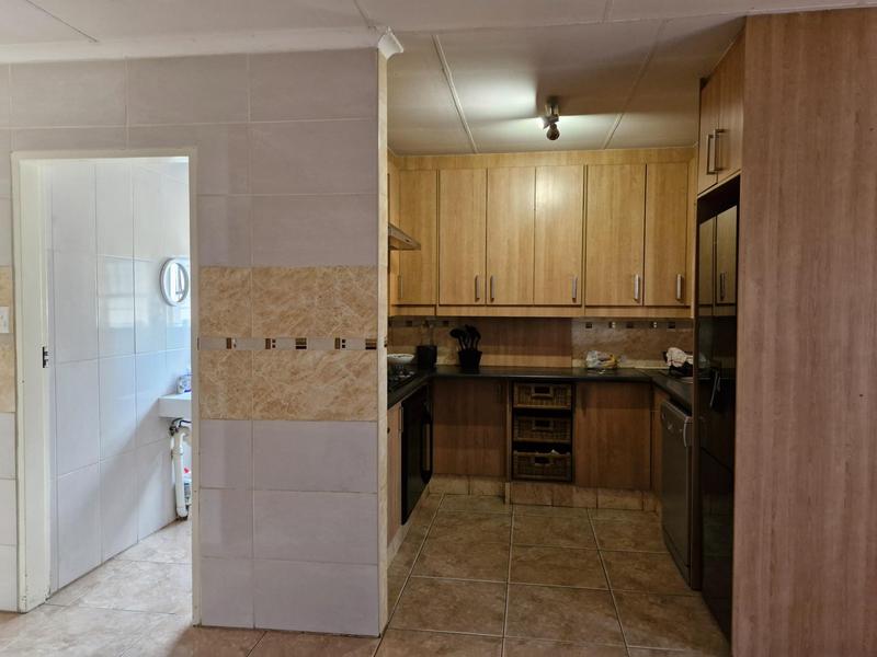 To Let 2 Bedroom Property for Rent in Birch Acres Gauteng