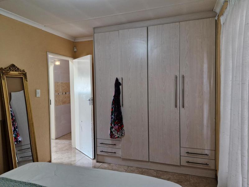 To Let 2 Bedroom Property for Rent in Birch Acres Gauteng