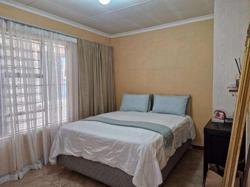 To Let 2 Bedroom Property for Rent in Birch Acres Gauteng