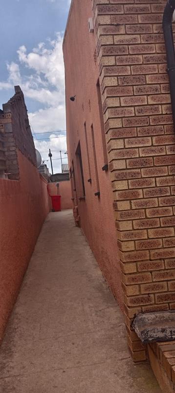 3 Bedroom Property for Sale in Chiawelo Gauteng