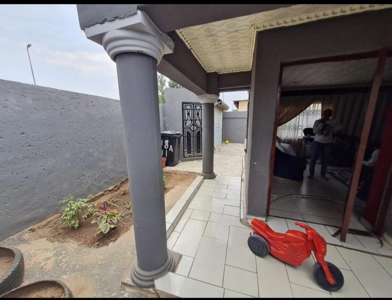 2 Bedroom Property for Sale in Moroka North Gauteng